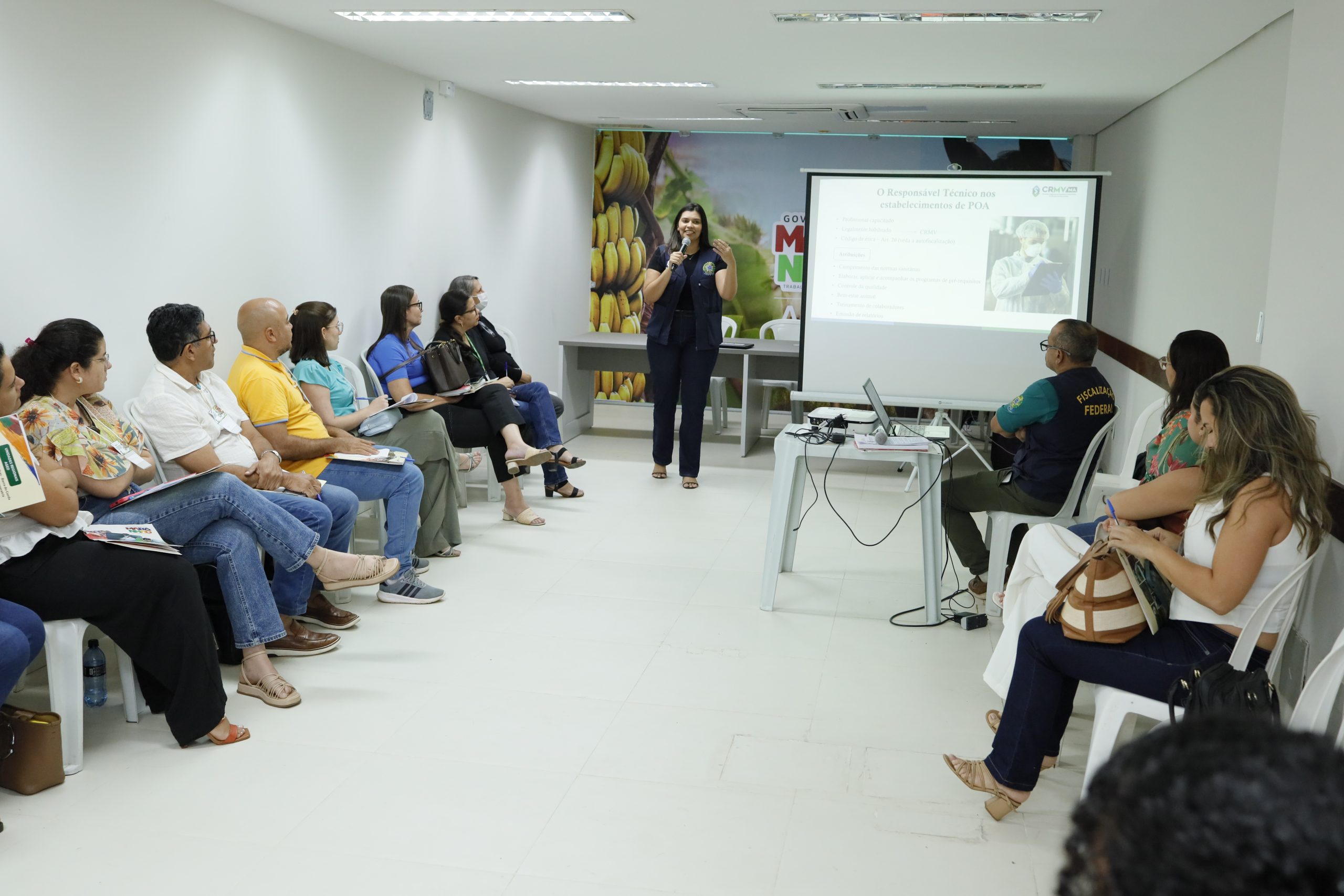CRMV-MA orienta sobre responsabilidade técnica em oficina da AGED/MA